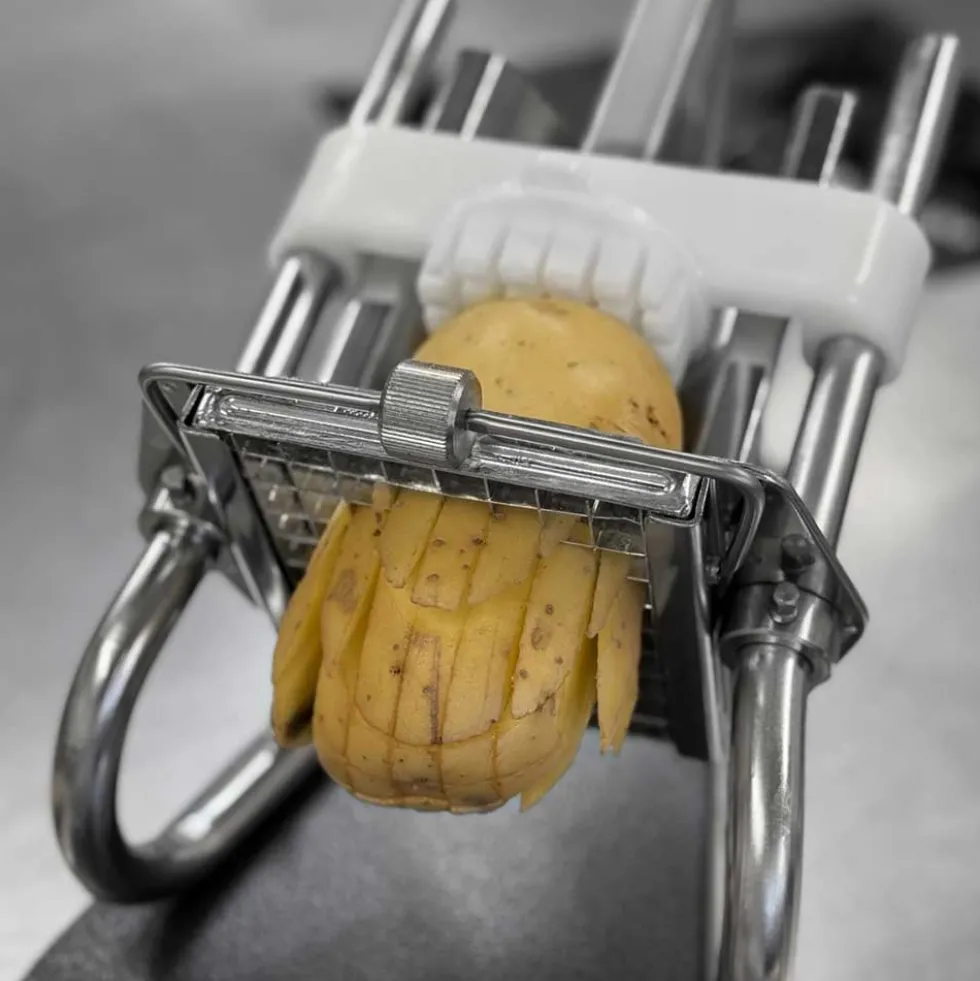 Coupe-Frites Professionnel sur socle epoxy couteau étamé + poussoir 8 mm - Louis Tellier